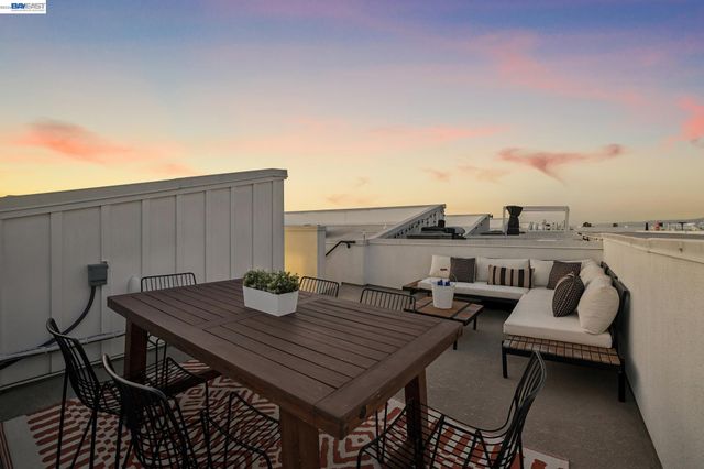 2042 Halo Ln, Alameda, CA 94501