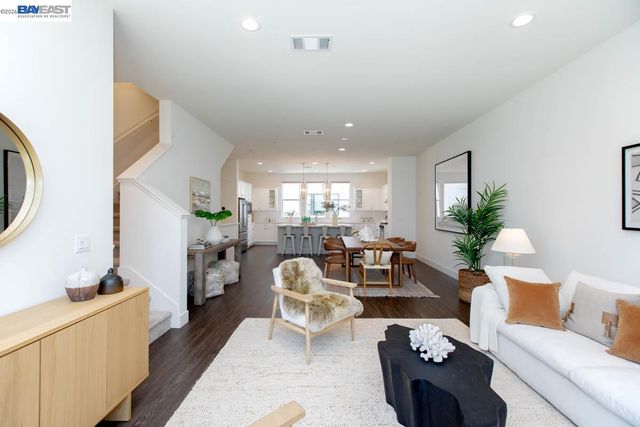 2042 Halo Ln, Alameda, CA 94501