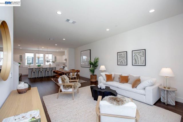 2042 Halo Ln, Alameda, CA 94501