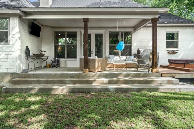 703 W 2nd Street, Cleburne, TX 76033