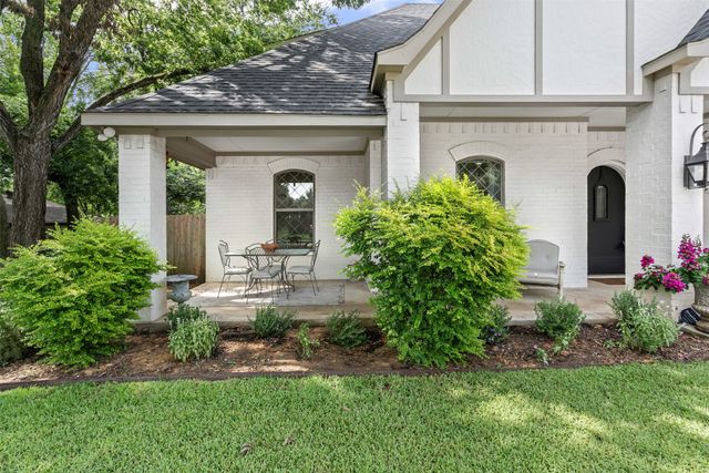 703 W 2nd Street, Cleburne, TX 76033