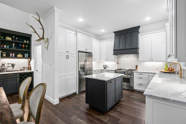 703 W 2nd Street, Cleburne, TX 76033