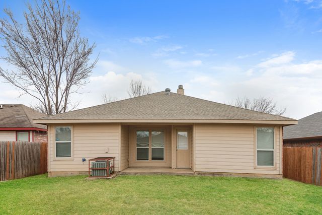 2049 Hollow Creek Drive, Dallas, TX 75253