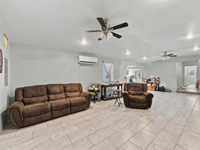 402 County Road 3422, Wills Point, TX 75169