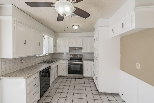 1227 Willowwood Drive, Cleburne, TX 76033