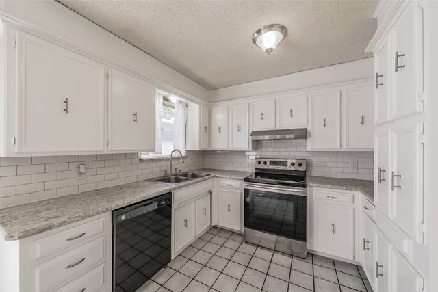 1227 Willowwood Drive, Cleburne, TX 76033