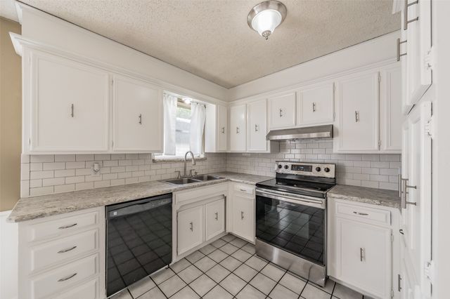 1227 Willowwood Drive, Cleburne, TX 76033