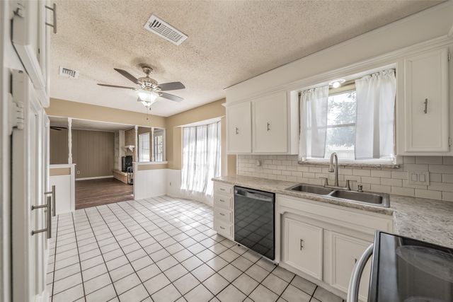 1227 Willowwood Drive, Cleburne, TX 76033
