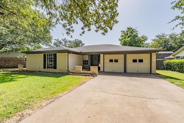 1227 Willowwood Drive, Cleburne, TX 76033