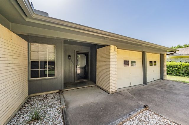 1227 Willowwood Drive, Cleburne, TX 76033