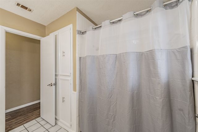 1227 Willowwood Drive, Cleburne, TX 76033