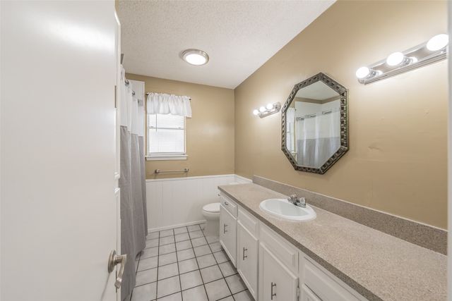 1227 Willowwood Drive, Cleburne, TX 76033