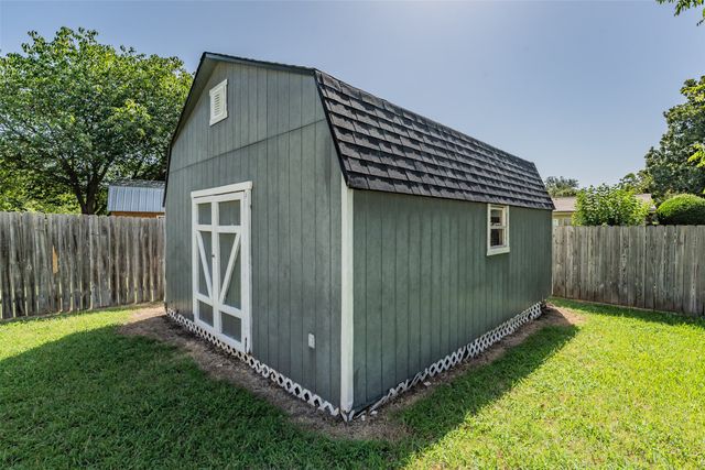 1227 Willowwood Drive, Cleburne, TX 76033