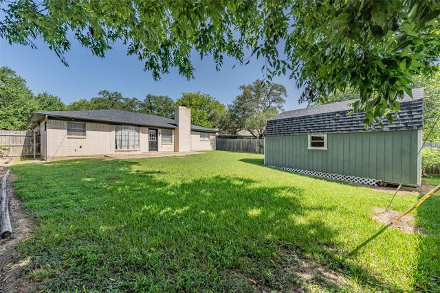 1227 Willowwood Drive, Cleburne, TX 76033