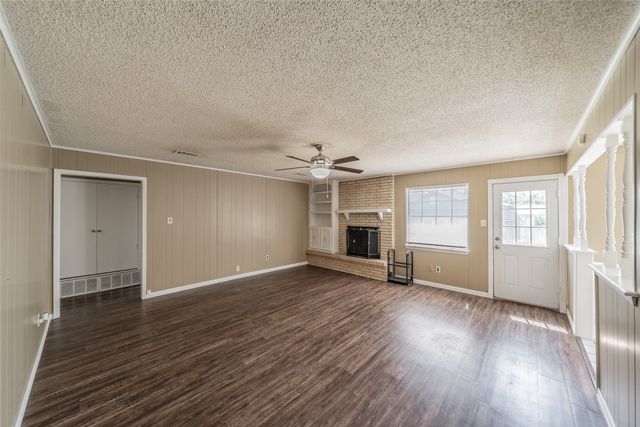 1227 Willowwood Drive, Cleburne, TX 76033