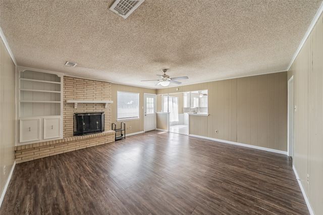 1227 Willowwood Drive, Cleburne, TX 76033