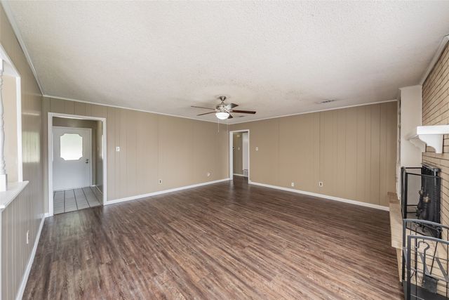 1227 Willowwood Drive, Cleburne, TX 76033