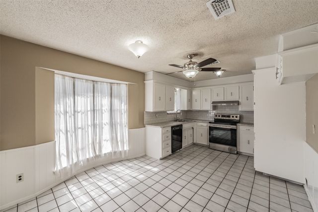 1227 Willowwood Drive, Cleburne, TX 76033