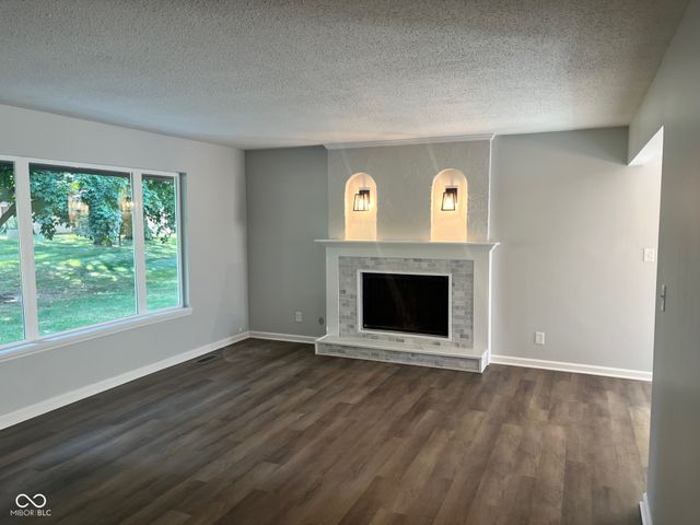 8353 Paso Del Norte Court, Indianapolis, IN 46227