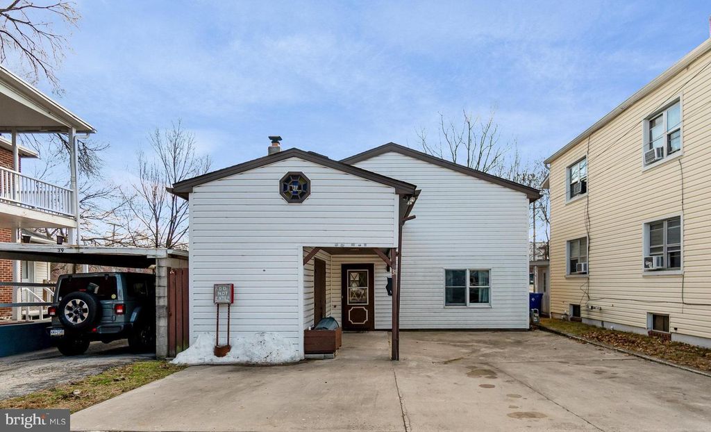 31 E WATER ST, Gettysburg, PA 17325