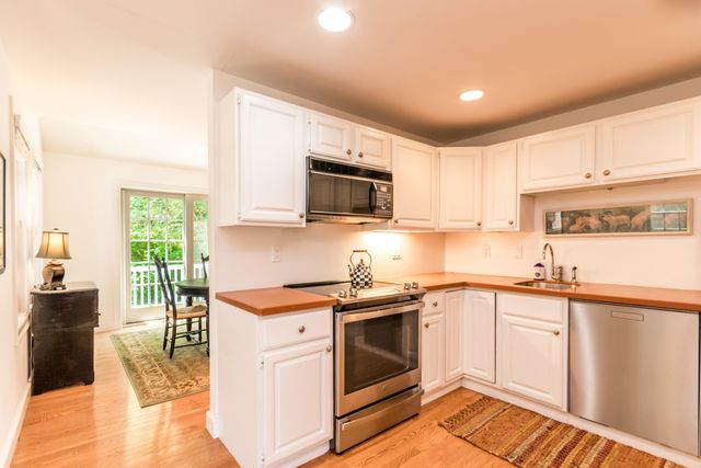 15 Hampton Court UNIT 15, Mashpee, MA 02649