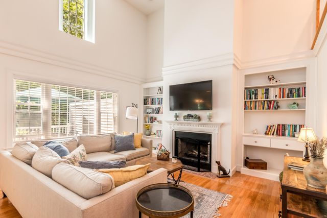 15 Hampton Court UNIT 15, Mashpee, MA 02649