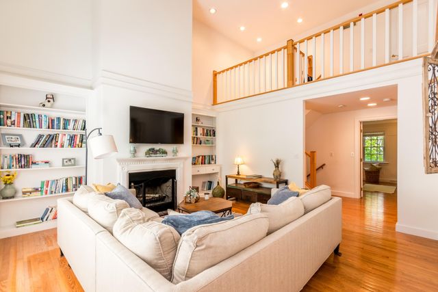 15 Hampton Court UNIT 15, Mashpee, MA 02649