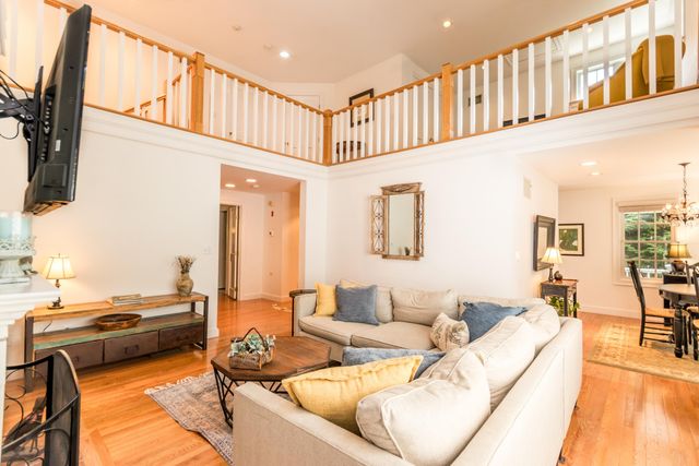 15 Hampton Court UNIT 15, Mashpee, MA 02649