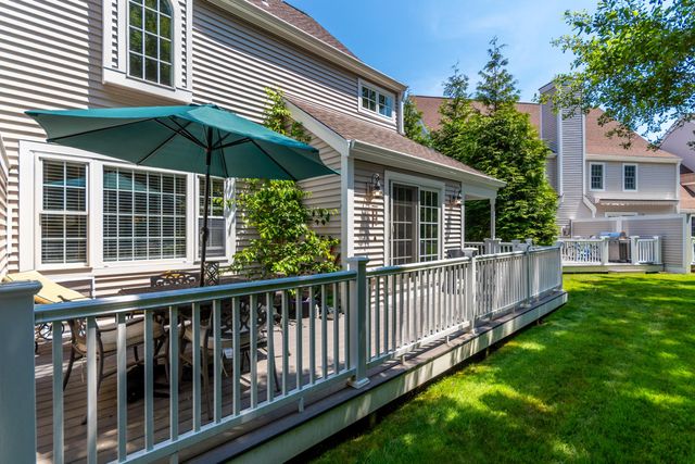 15 Hampton Court UNIT 15, Mashpee, MA 02649