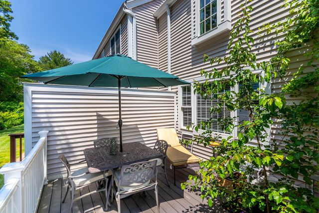 15 Hampton Court UNIT 15, Mashpee, MA 02649