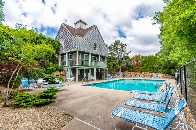 15 Hampton Court UNIT 15, Mashpee, MA 02649