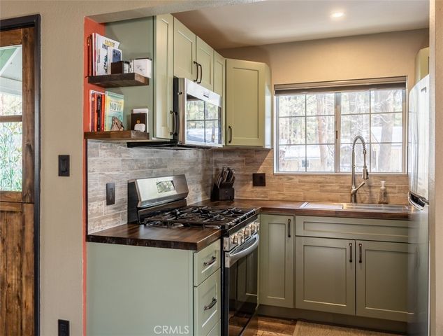 903 W Rainbow, Big Bear City, CA 92314