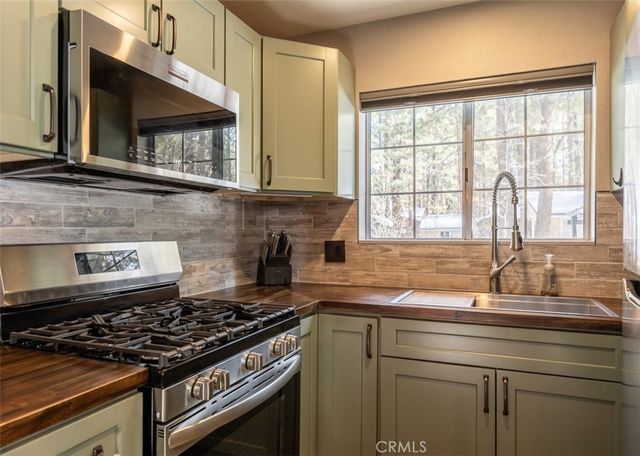 903 W Rainbow, Big Bear City, CA 92314