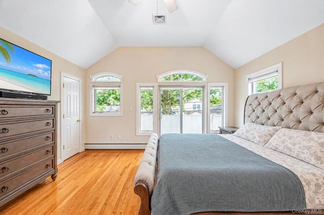 14 N 4th Street, New Hyde Park, NY 11040