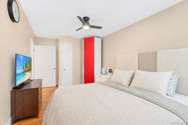 14 N 4th Street, New Hyde Park, NY 11040