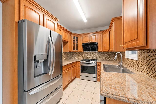 14 N 4th Street, New Hyde Park, NY 11040