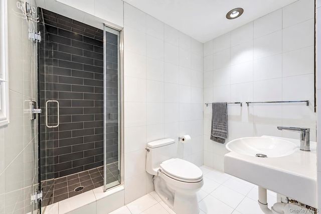 14 N 4th Street, New Hyde Park, NY 11040