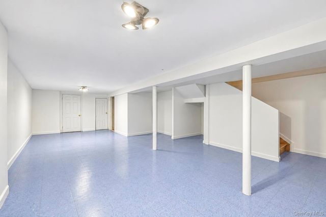 14 N 4th Street, New Hyde Park, NY 11040