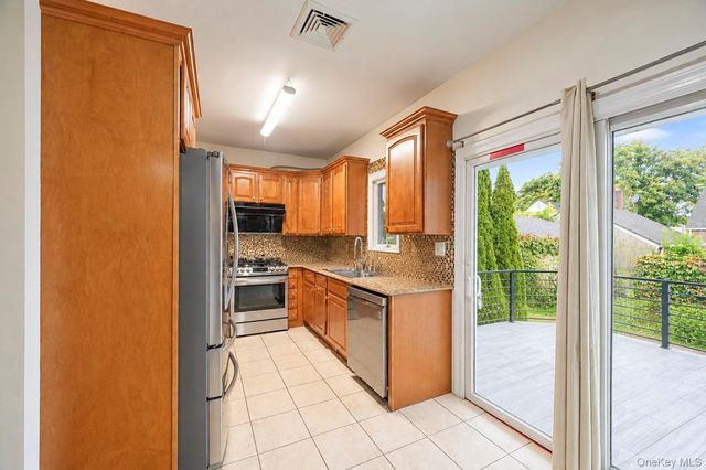 14 N 4th Street, New Hyde Park, NY 11040
