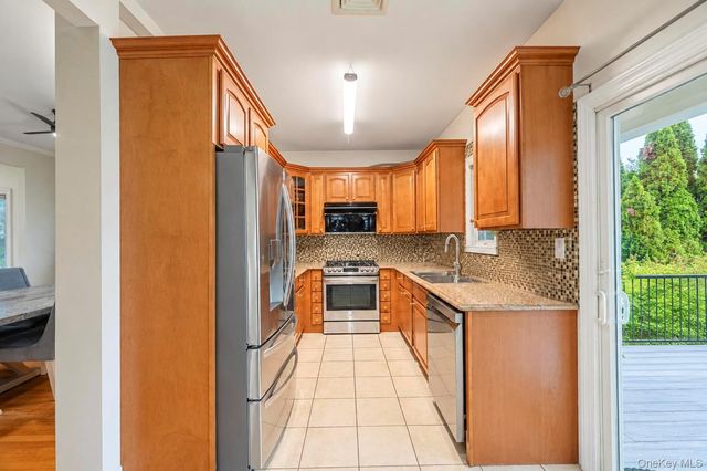 14 N 4th Street, New Hyde Park, NY 11040
