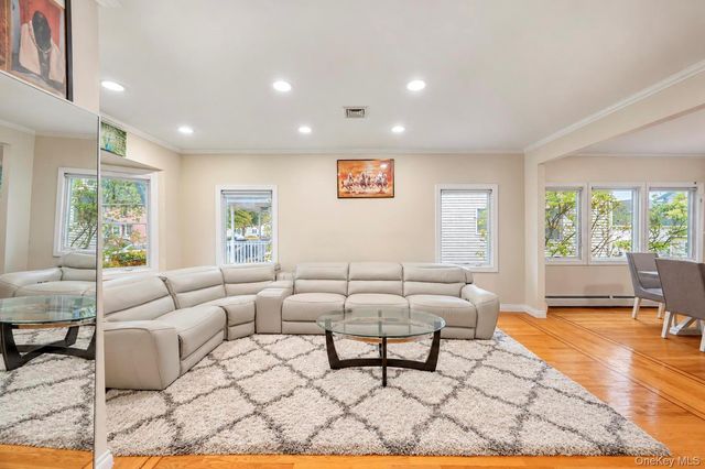 14 N 4th Street, New Hyde Park, NY 11040
