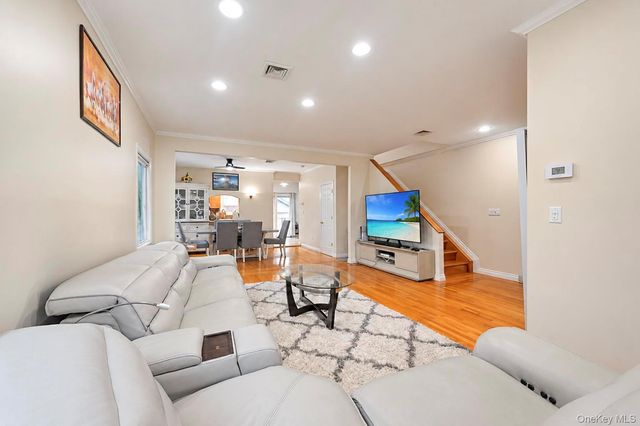 14 N 4th Street, New Hyde Park, NY 11040