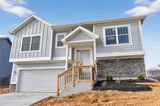 16209 Ryan Circle, Parkville, MO 64152