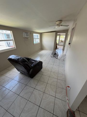 1670 SW 85th Avenue, Davie, FL 33324