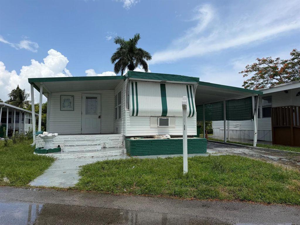 1670 SW 85th Avenue, Davie, FL 33324