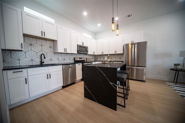 236 Urbane Crest Drive, Fort Worth, TX 76107