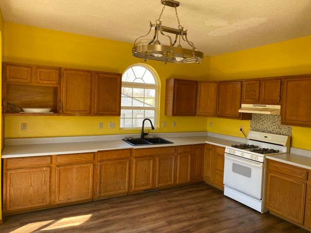 1536 S Outer Road, Mansfield, MO 65704