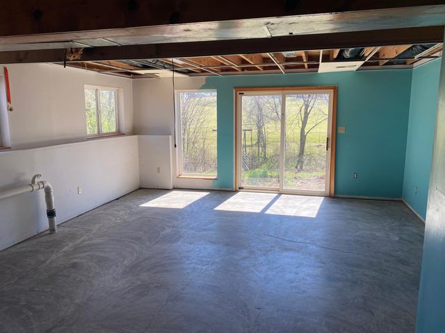 1536 S Outer Road, Mansfield, MO 65704