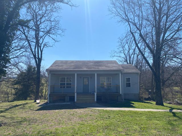 1536 S Outer Road, Mansfield, MO 65704
