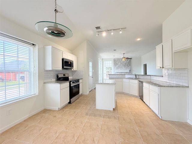 7960 Salmon Run Way, Fort Worth, TX 76137